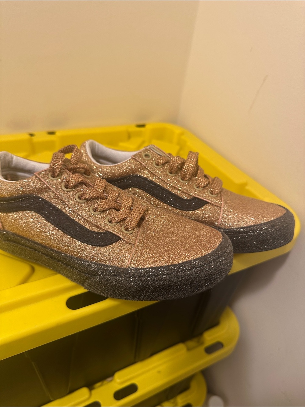 Vans Kids Glitter Low-Top Sneakers in Rose Gold and Black